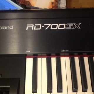 ローランドの電子ピアノ RD-700 売ります