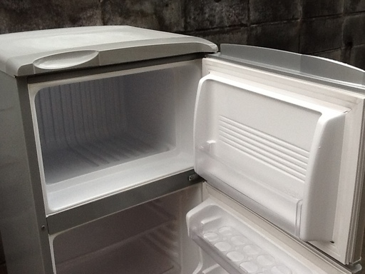 ハイアール、アクアのノンフロン直冷式冷凍冷蔵庫　AQR-111A　109L　2ドア　説明書あり　どうぞ使ってくださいませ　配達も可
