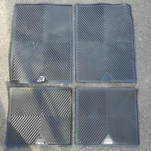 車用汎用ラバーマット4枚セットゴムマット 7878er 蒲生の家具の中古あげます 譲ります ジモティーで不用品の処分