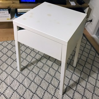 IKEA SELJE ベッドサイドテーブル