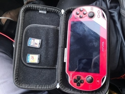 psvita本体とソフト、メモリーカード付！すぐ遊べる！