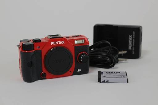 とっても可愛い！PENTAX ペンタックス Q10 ボディ レッド コンパクトカメラ コンデジ