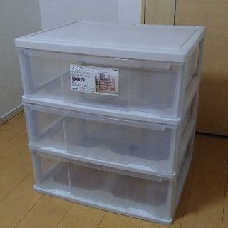 未使用 プラスチック衣装ケース① 3段コロ付き(カーマ)