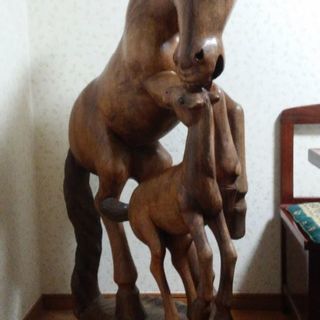 木彫り　馬の親子