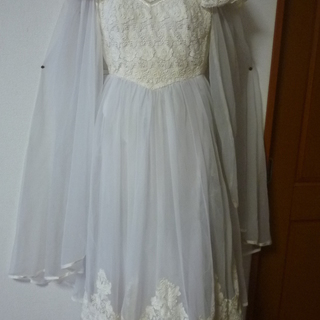 白のアンティーックロングドレス