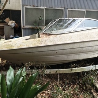 中古 ウェイク艇　ベイライナー　bayliner 中古艇　ヒッチメンバー付き 汚れ、壊れは有ります。船外機は有りません。