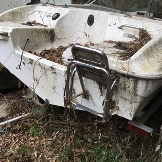 中古 ウェイク艇　ベイライナー　bayliner 中古艇　ヒッチメンバー付き 汚れ、壊れは有ります。船外機は有りません。