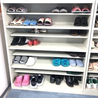 【期間限定】靴用の棚です。全部で3つあります。