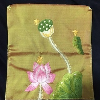 値下げ！アジアン蓮の花刺繍のお財布/小物入れ 手芸の材料にも。