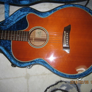 タカミネの銘器エレアコ“PTー106”出品　ハードケース付き