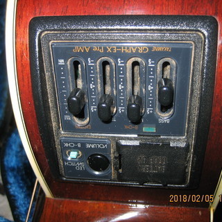 タカミネの銘器エレアコ“PTー106”出品　ハードケース付き