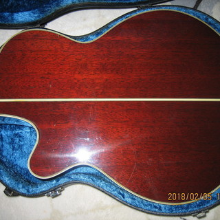 タカミネの銘器エレアコ“PTー106”出品　ハードケース付き