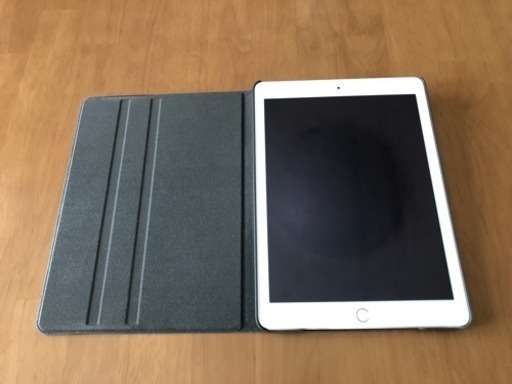 【有名人芸能人】 【美品】Apple シルバー 16G Wi-Fiモデル Air2 iPad タブレットPC