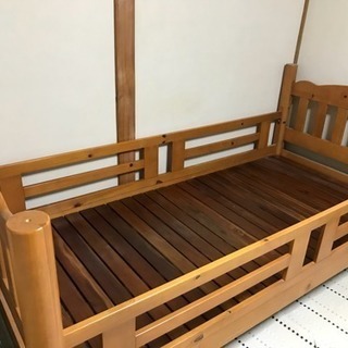 木製のベッド