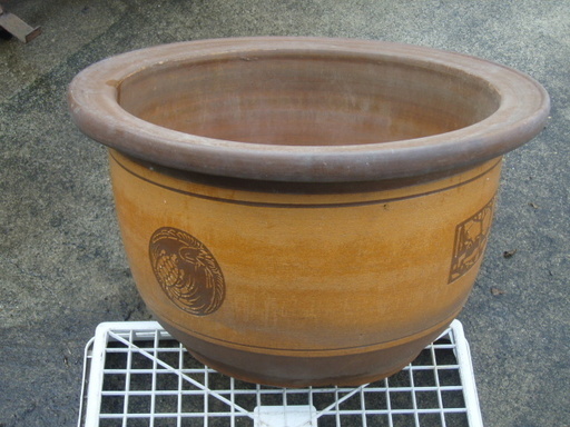 植木鉢　１7号　　W53H31ぐらい　和風柄　　穴あり　　　中古