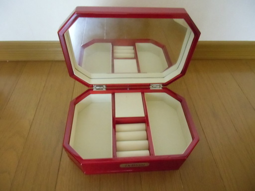 値下げ Demain 駿河漆器 オルゴール宝石箱 新品 箱あり1 ロボタン 名古屋のインテリア雑貨 小物 ジュエリーケース の中古あげます 譲ります ジモティーで不用品の処分