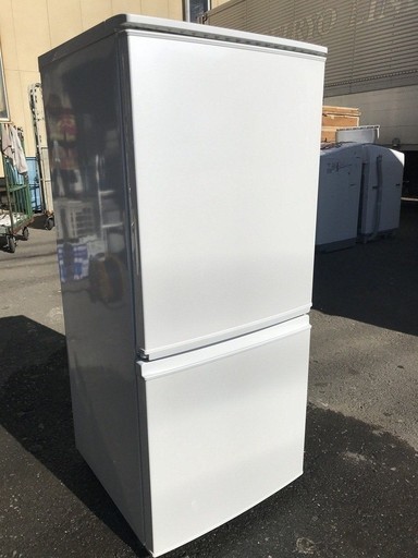 S218い★ｼｬｰﾌﾟ　2015年製★ﾉﾝﾌﾛﾝ冷凍冷蔵庫