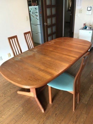 大きくなるダイニングテーブル(北欧家具)
