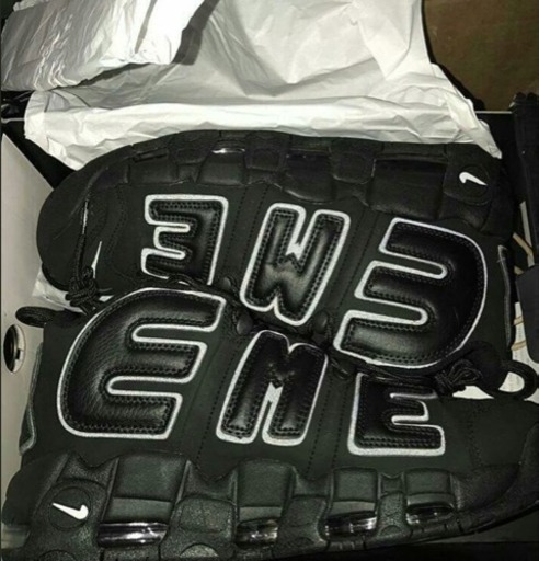 スニーカー supreme  air more up tempo