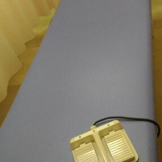 【中古品】マッサージベッド　電動昇降