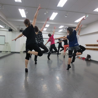 シアターダンス初級　舞台の感動をレッスンで　¥2.000