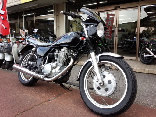 NO.1888 SR400 空冷4サイクル単気筒エンジン ビキニカウル　カスタムシート　☆彡