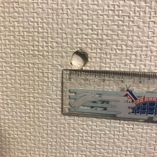 壁紙の穴の補修