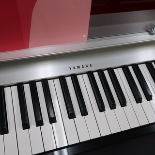 値下げしました　YAMAHA　スタイリッシュピアノ　H01　￥220.000-