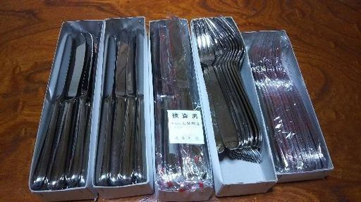 メイン料理用のカトラリーです。