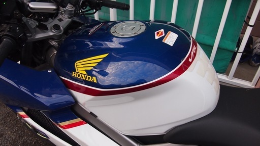 VFR800-2　燃料タンク　トリコロールカラー