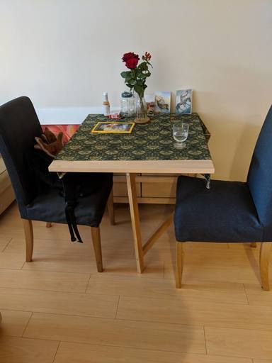 IKEA 延長可能テーブルとイス２脚《一年未満》