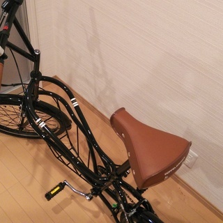 【新品同様】小径自転車　黒　20インチ　７段ギア　荷物積載に便利な中央キャビン付