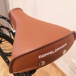 【新品同様】小径自転車　黒　20インチ　７段ギア　荷物積載に便利な中央キャビン付