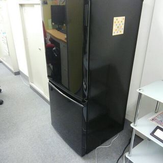 シャープ製ノンフロン冷凍冷蔵庫（１３７リットル）