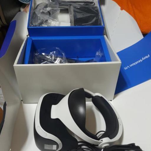 美品新型PSVR中古PScamera付き。