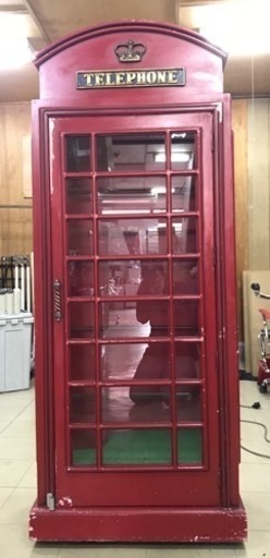 真っ赤なショーケース イギリス 電話ボックス型 ガラスケース
