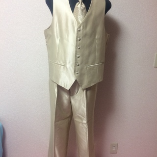 （ありがとうございました☆取引終了）送料込２万5,000円　PULUOMI カラータキシード　シャンパンゴールド４点セット+タイピン　３ＸＬ