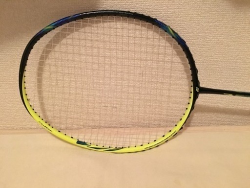 美品】バドミントンラケット ヨネックス アストロクス77(4U5G