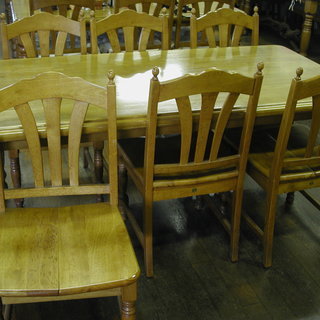 高価なゴムの木素材の手作りダイニングセット（６人用）