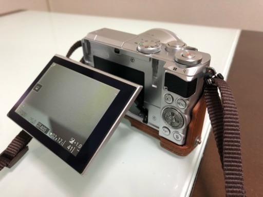 レアケース付 Nikon 1 J5 ミラーレス一眼カメラ ダブルレンズキット だまこ 横堤のカメラの中古あげます 譲ります ジモティーで不用品の処分