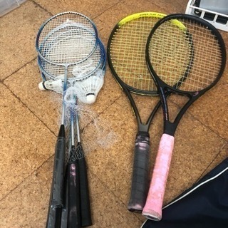 テニスラケットとバトミントンラケット