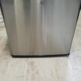 2016年式のオシャレなコンパクト冷蔵庫です。