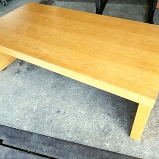 シンプルな使い易いテーブル　木製机