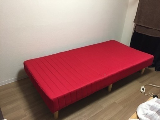 お洒落な赤のシングルベッド とも 桂川のベッドの中古あげます 譲ります ジモティーで不用品の処分