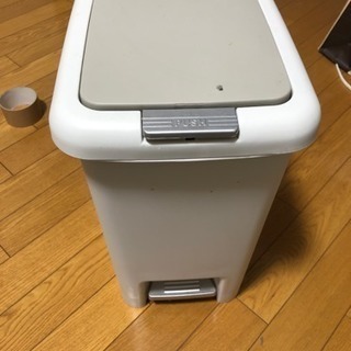 【処分無料】ゴミ箱 プッシュペダル