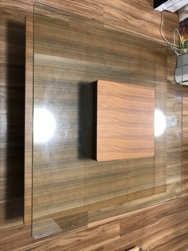ガラステーブル モダン センターテーブル 正方形 1m 高級 ウォールナット ローテーブル ブラウン スタイリッシュ