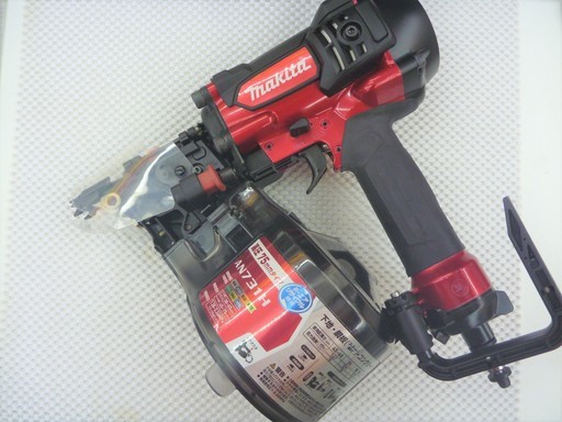 マキタ 75mm高圧エア釘打 エアダスタ付 AN731H【リライズ野田愛宕店