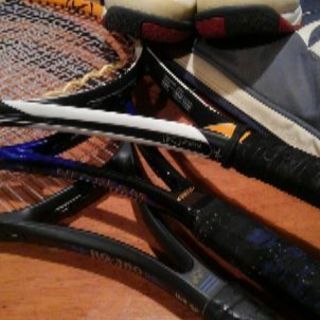 テニスラケット2本、テニスシューズ