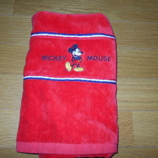 ミッキーマウスの赤のタオル、値下げしました。