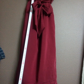 神戸レタス　リボン付き赤いタイトスカート